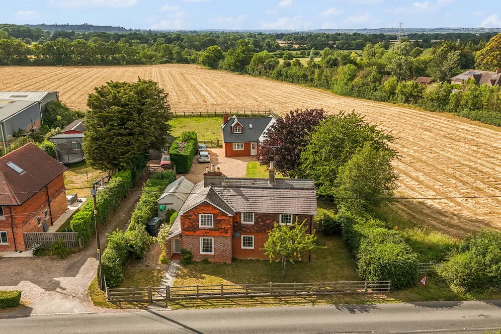 Bloomfieldhatch Lane, Grazeley, RG7 photo 4