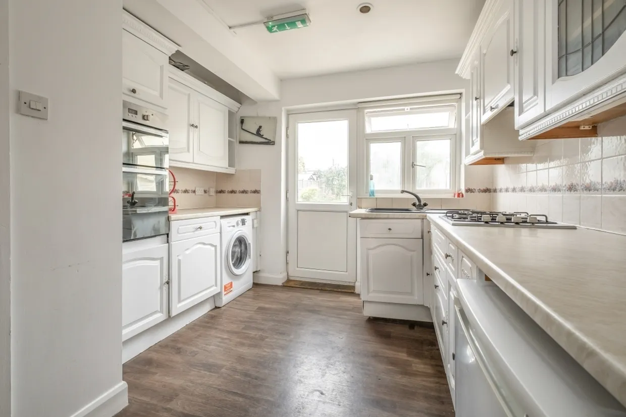 Waverley Avenue, Whitton, TW2 photo 2
