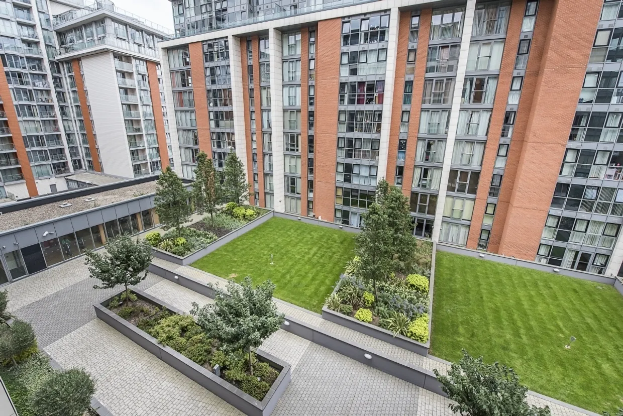 Seagull Lane, E16 photo 2