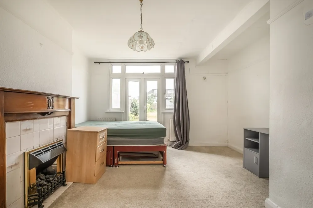 Waverley Avenue, Whitton, TW2 photo 3