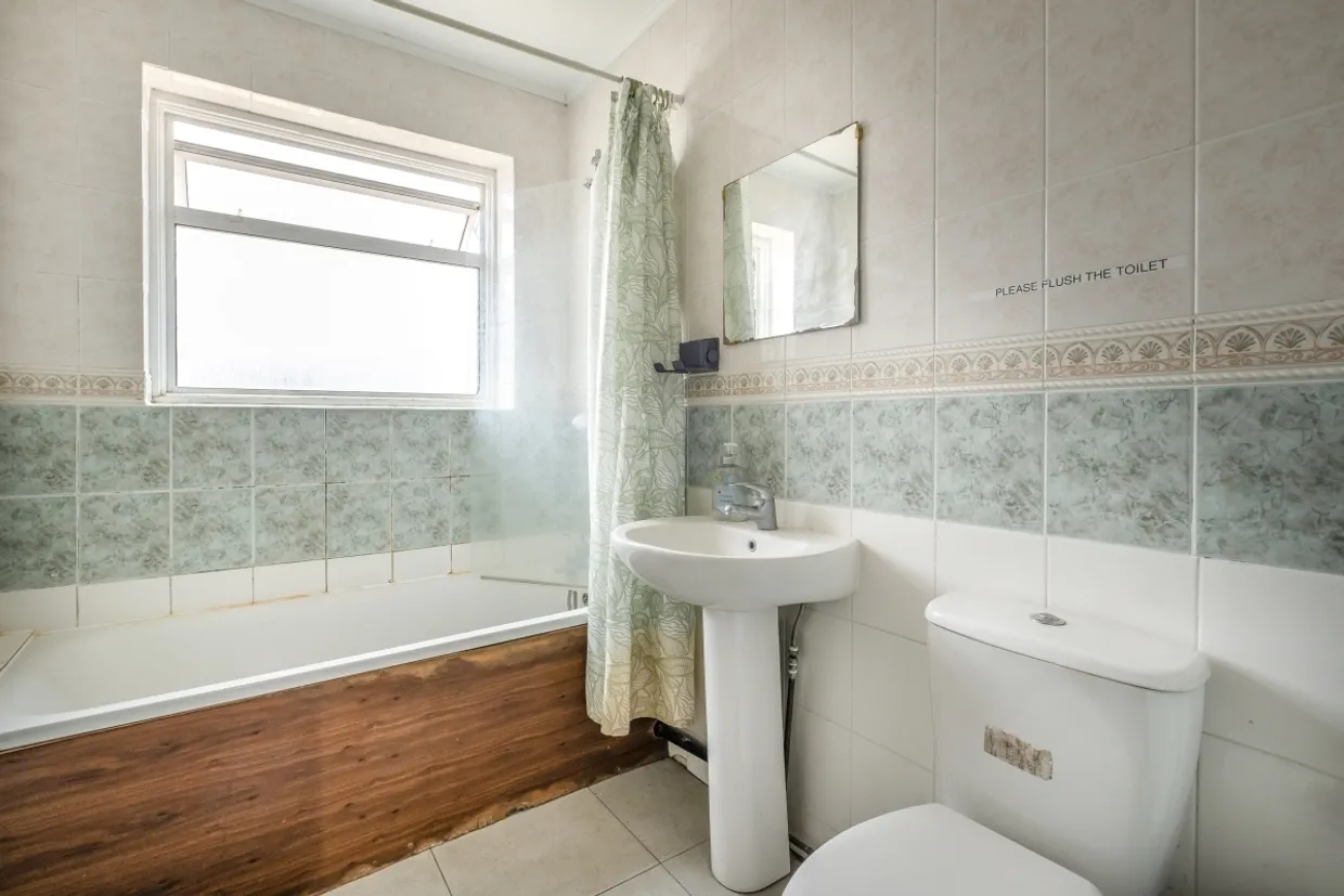 Waverley Avenue, Whitton, TW2 photo 4
