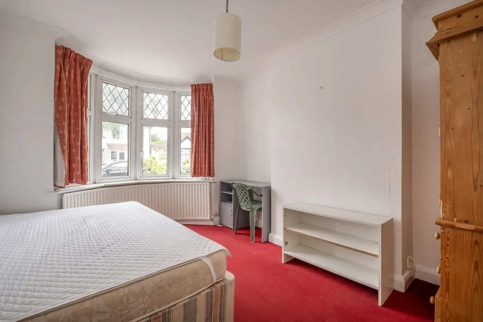 Waverley Avenue, Whitton, TW2 photo 5