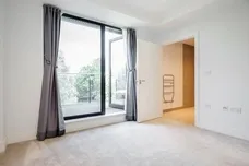 Knaresborough Drive London SW18 photo 6