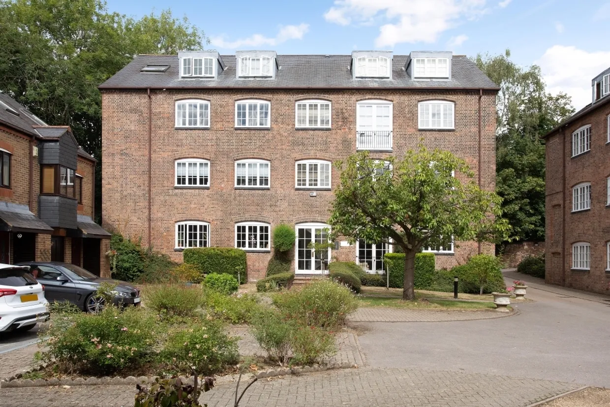 Abbey Mill Lane St. Albans AL3 photo 8