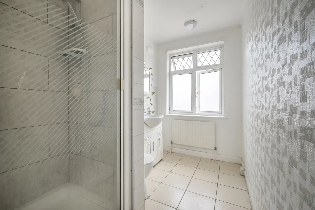 Waverley Avenue, Whitton, TW2 photo 9