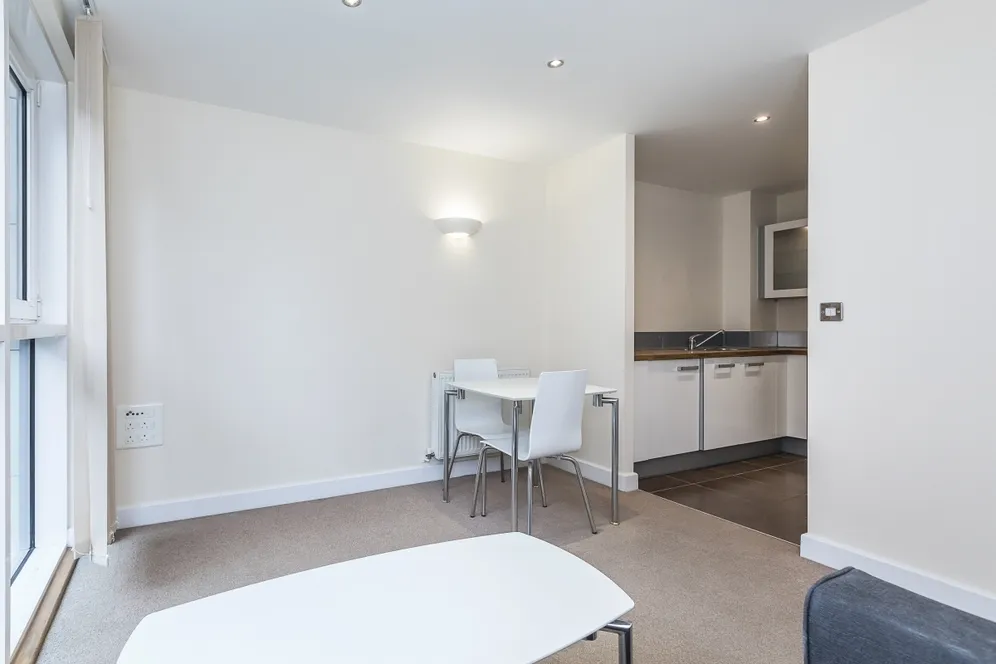 Seagull Lane, E16 photo 9