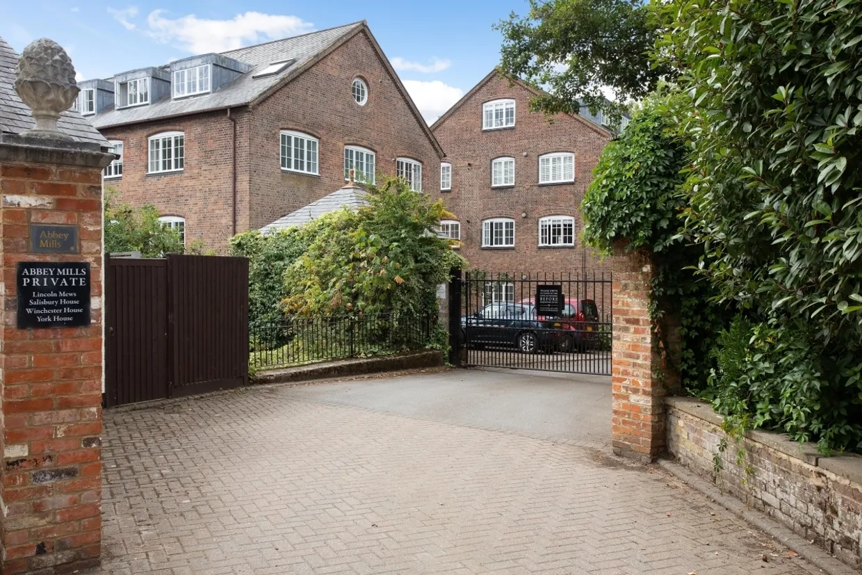 Abbey Mill Lane St. Albans AL3 photo 9