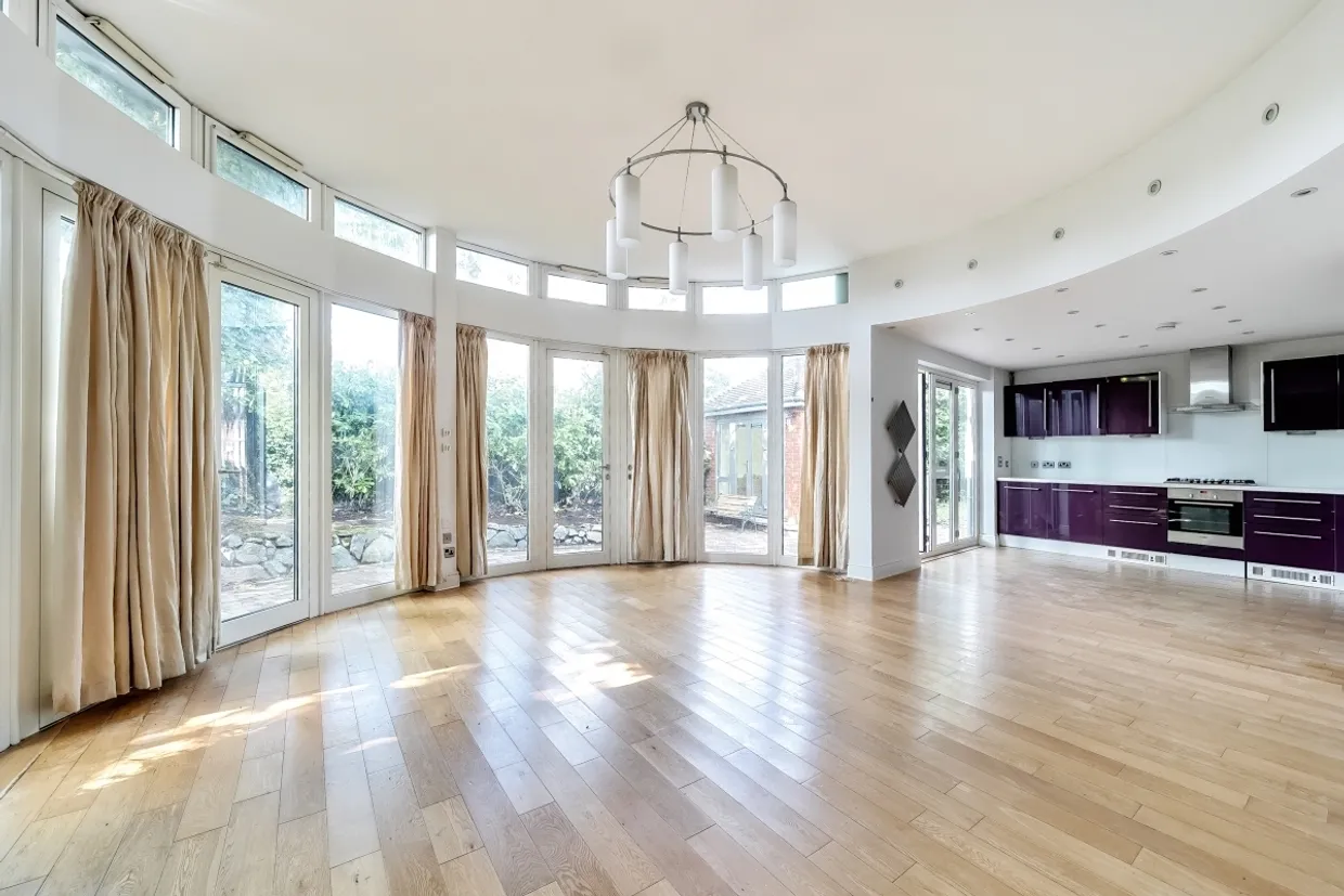 Mapesbury Road London NW2 photo 3