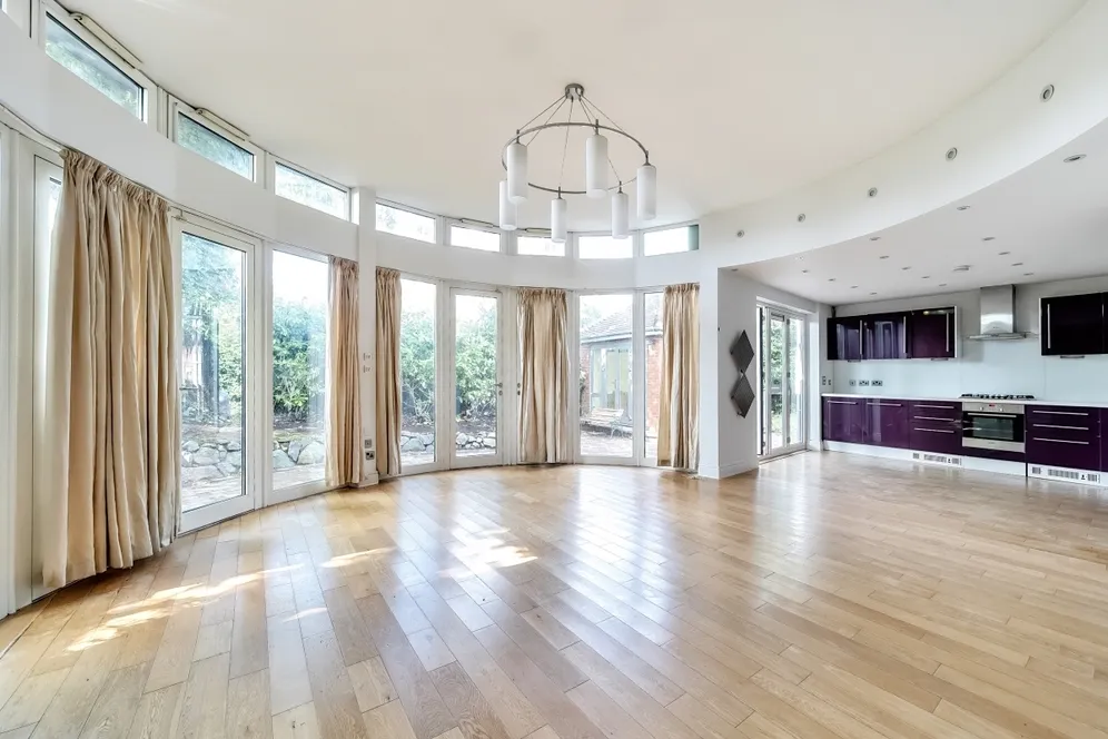 Mapesbury Road London NW2 photo 3