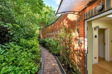 Mapesbury Road London NW2 photo 4