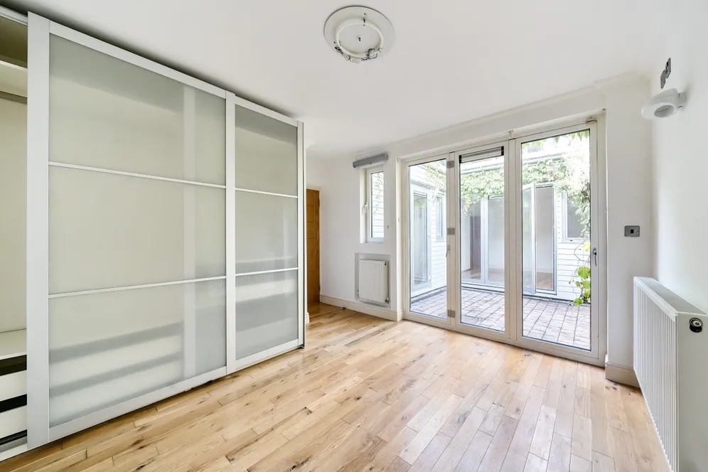 Mapesbury Road London NW2 photo 5