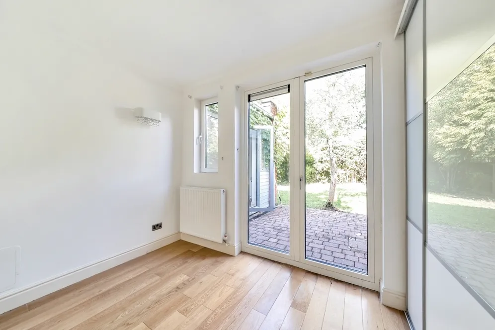 Mapesbury Road London NW2 photo 6