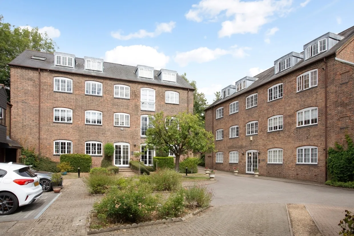 Abbey Mill Lane St. Albans AL3 photo 24