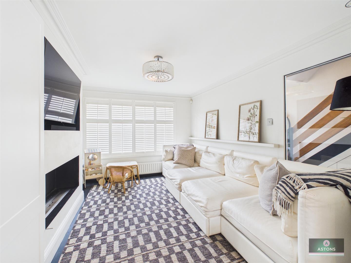 Woburn Road, Gossops Green Image 4