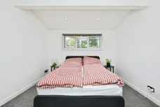 Wellington Crescent, DERBY