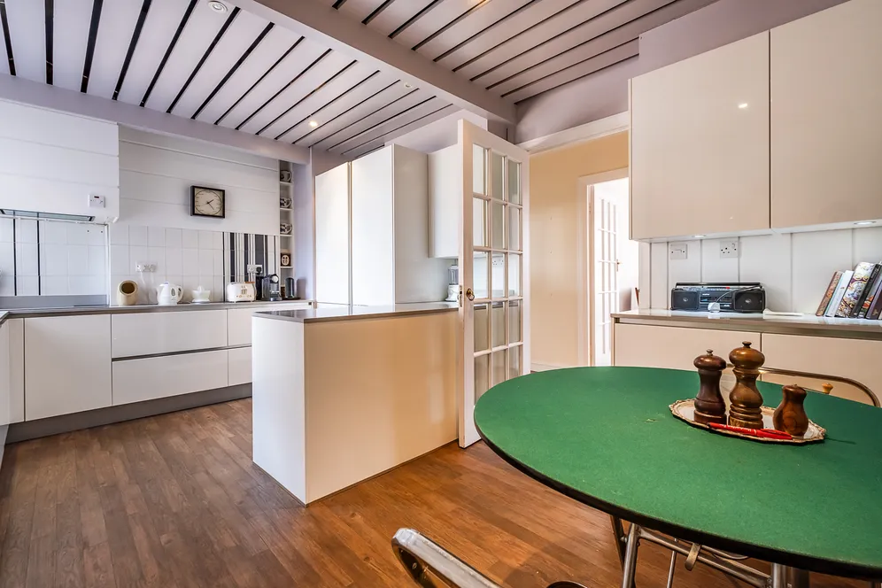 Oakwood Court, London, W14 photo 6