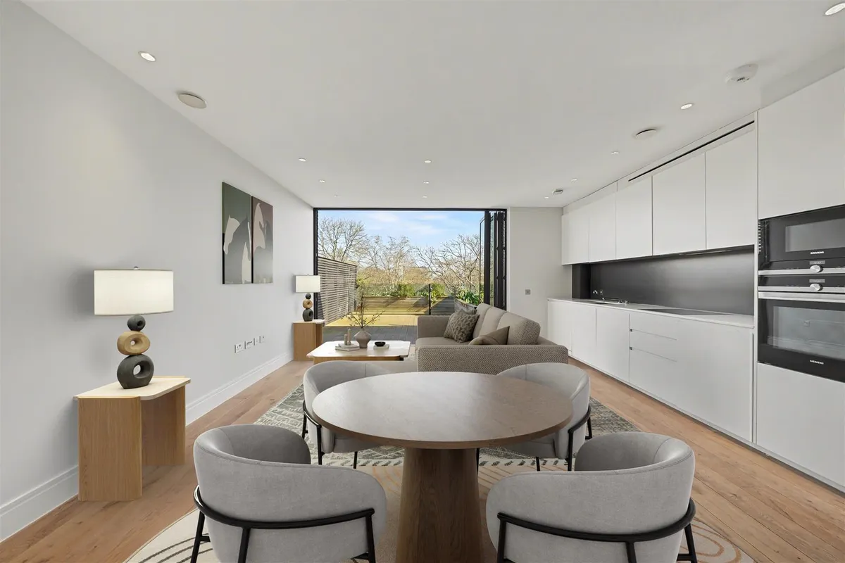 Queens Park Penthouse Salusbury Road, London, NW6