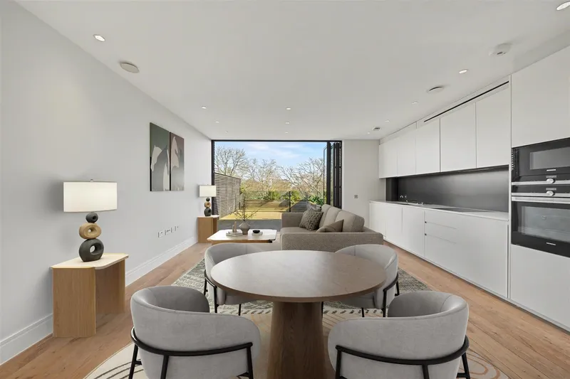 Queens Park Penthouse Salusbury Road, London, NW6