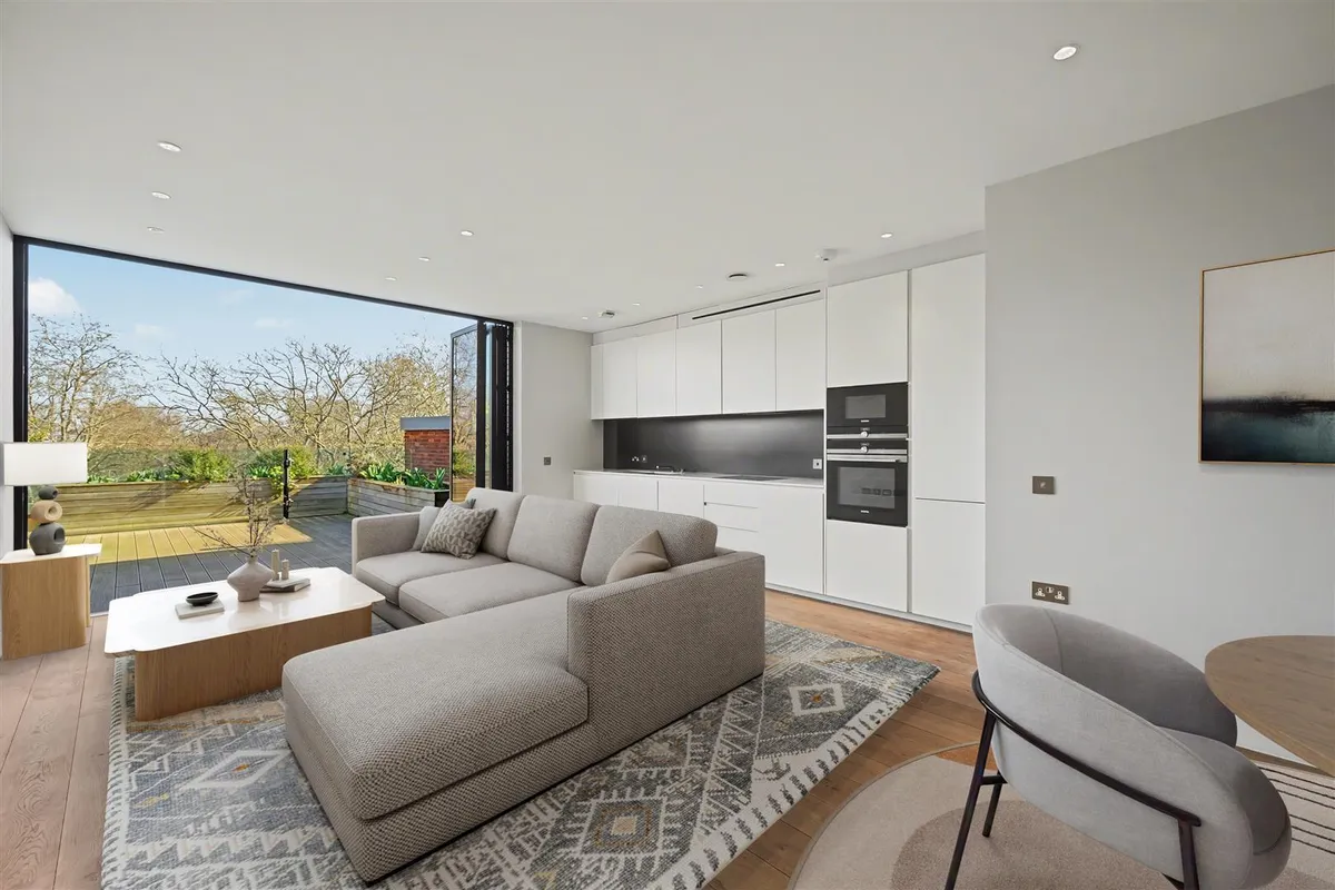 Queens Park Penthouse Salusbury Road, London, NW6
