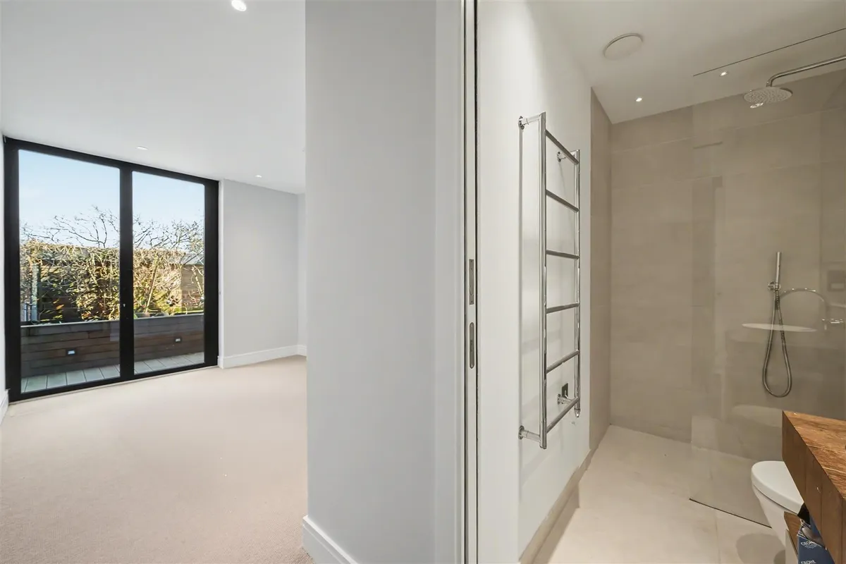 Queens Park Penthouse Salusbury Road, London, NW6