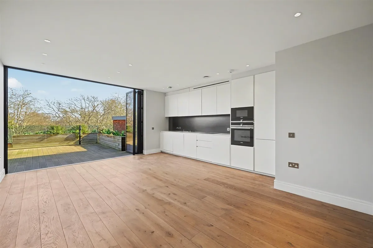 Queens Park Penthouse Salusbury Road, London, NW6