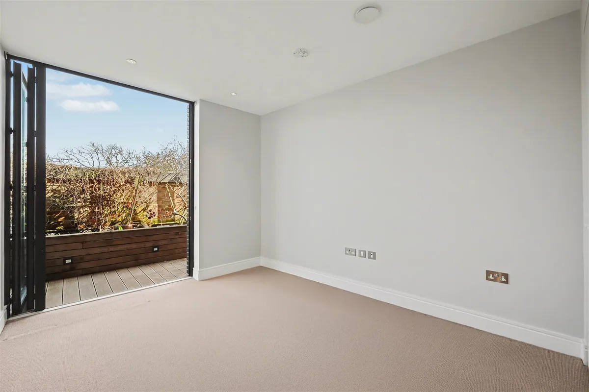 Queens Park Penthouse Salusbury Road, London, NW6