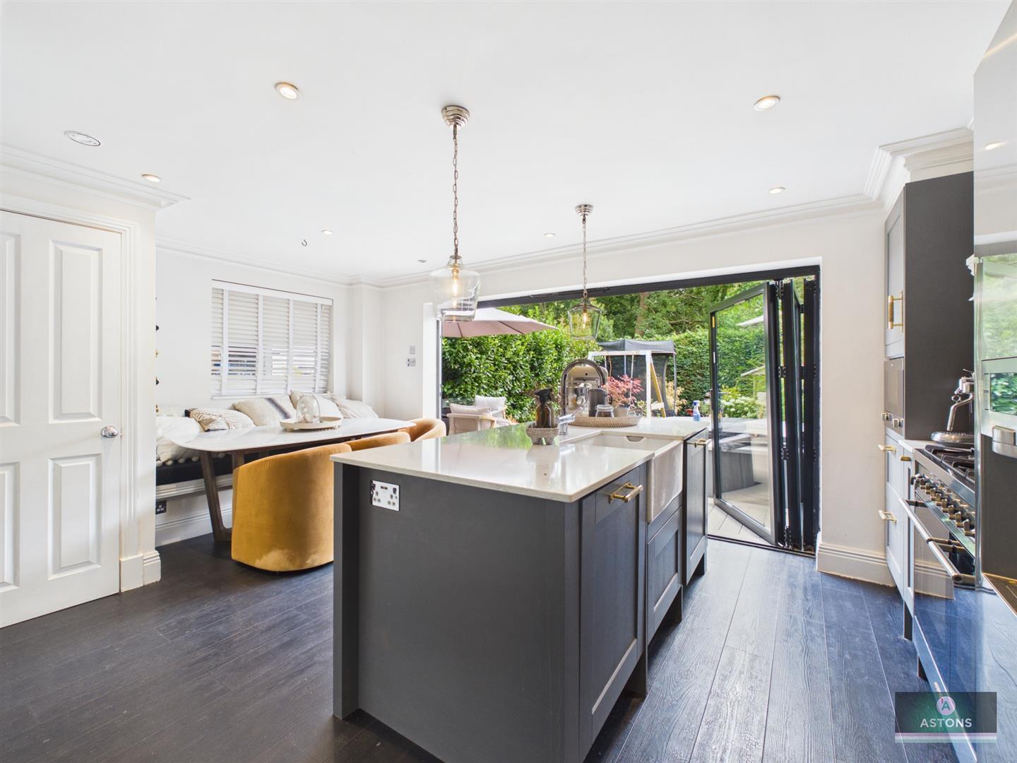 Woburn Road, Gossops Green Image 2