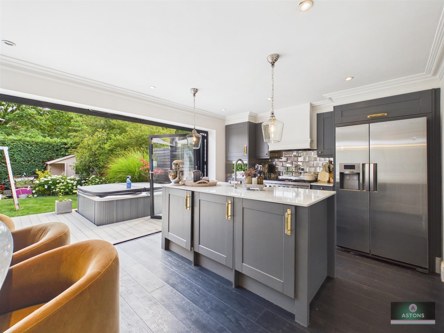 Woburn Road, Gossops Green Image 3