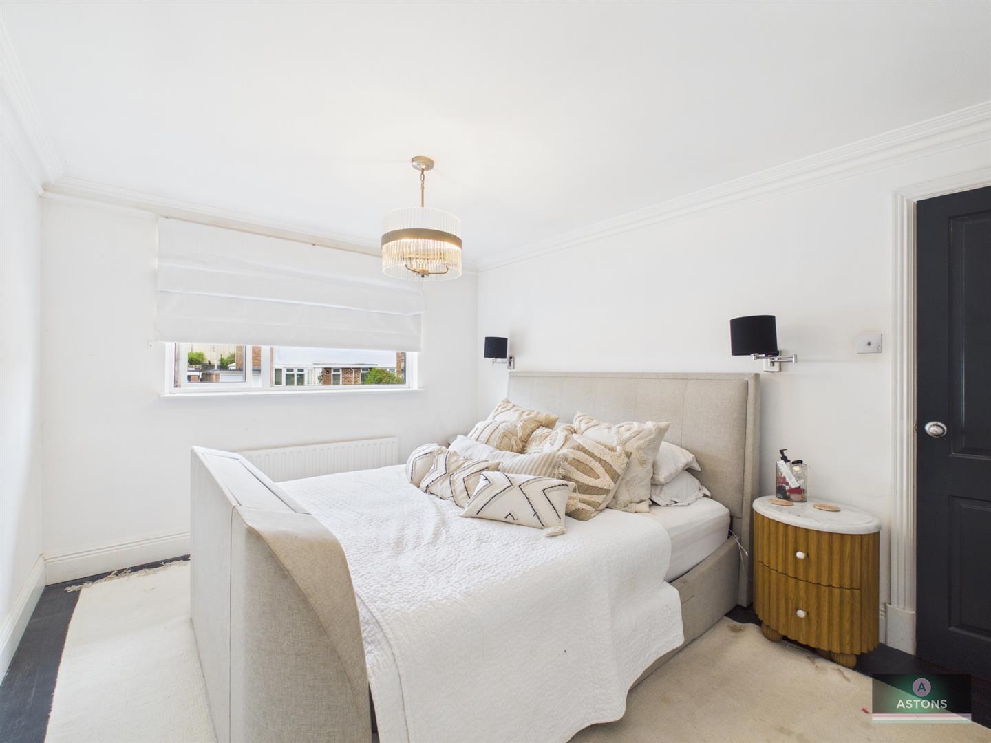 Woburn Road, Gossops Green Image 5