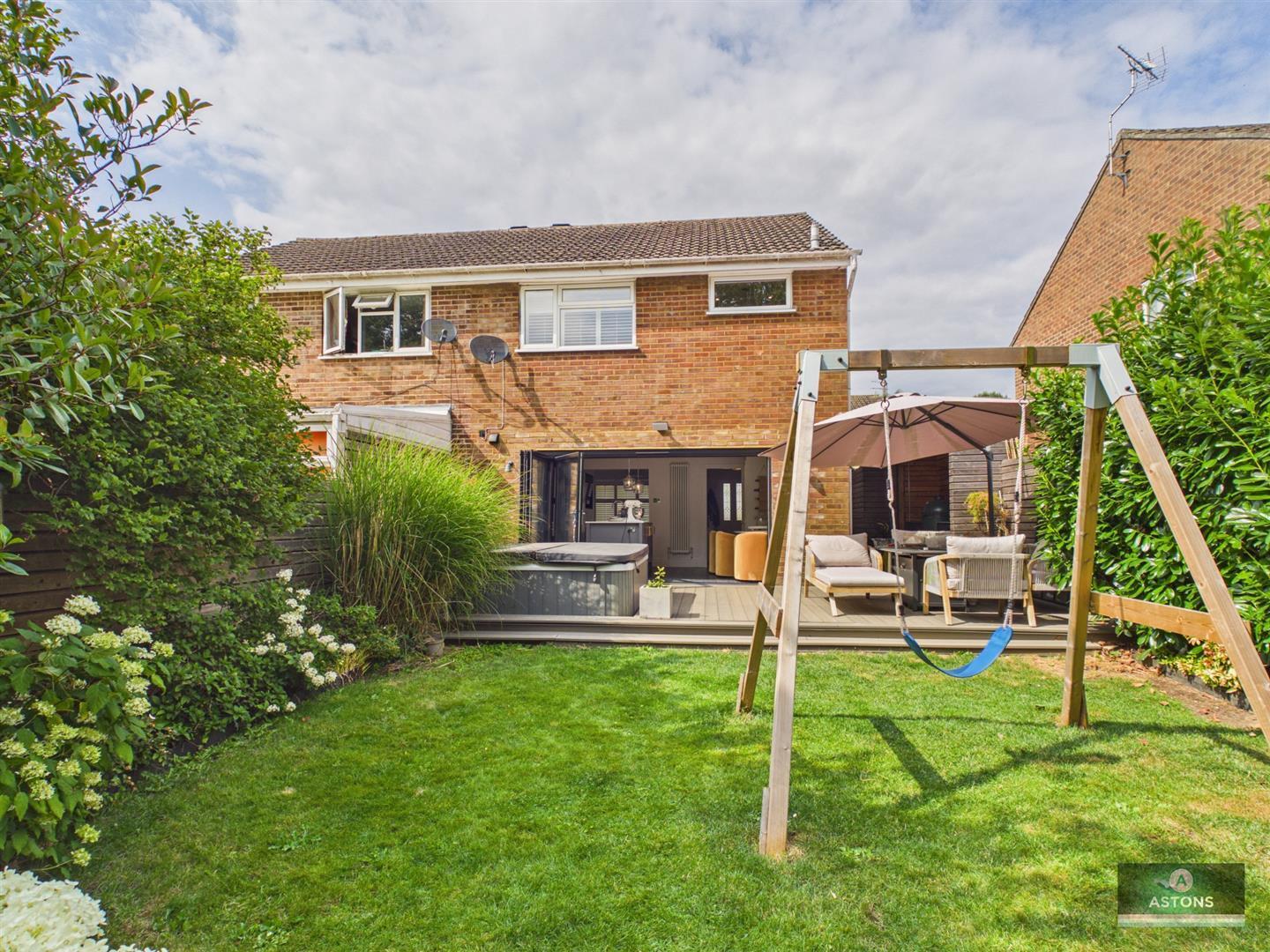 Woburn Road, Gossops Green Image 8