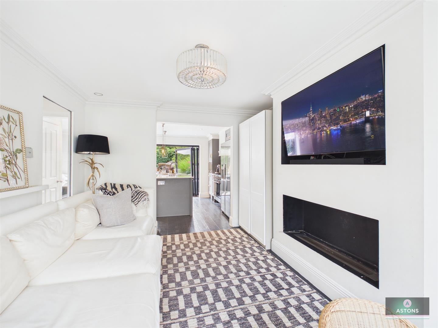 Woburn Road, Gossops Green Image 9