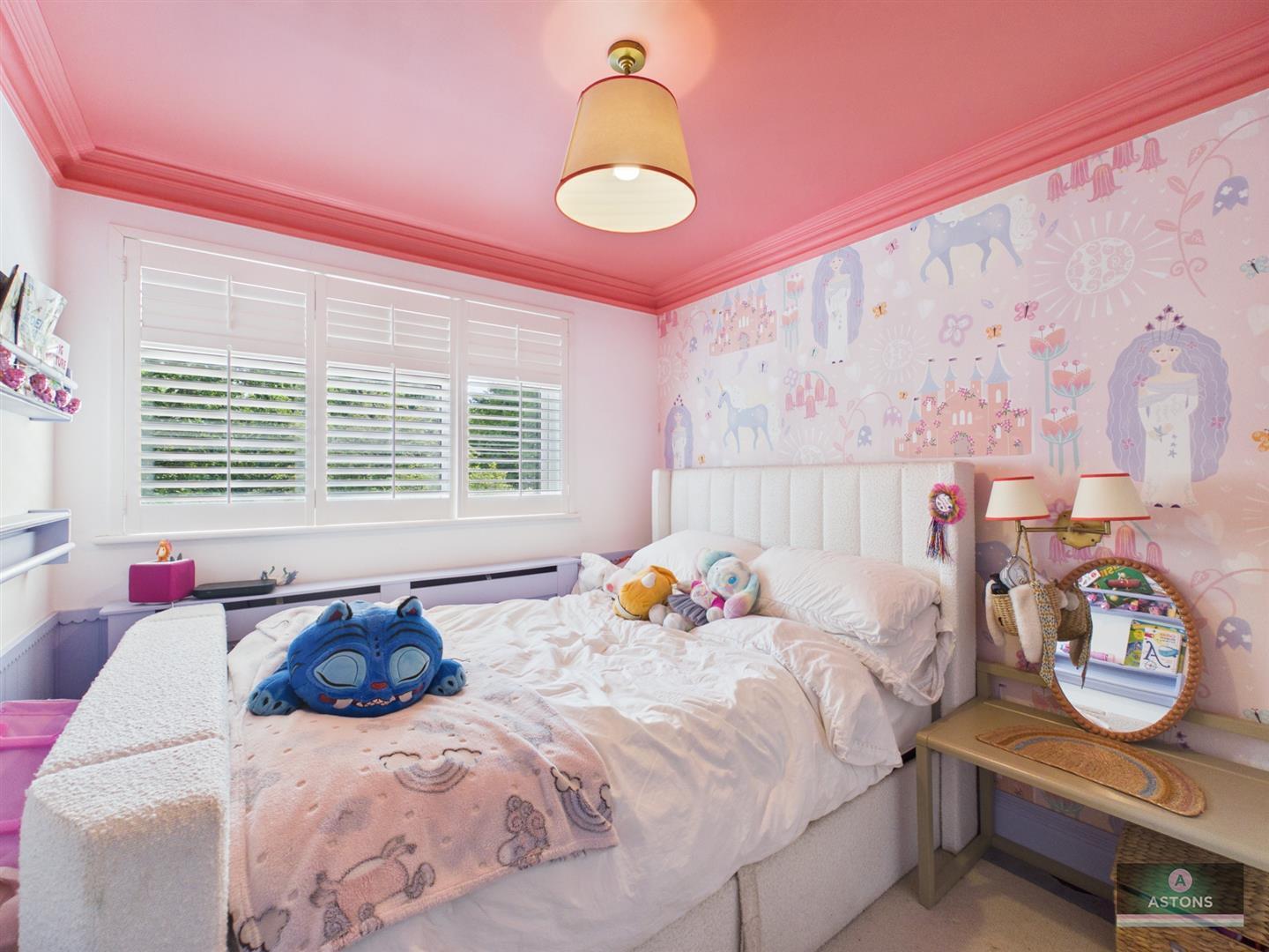 Woburn Road, Gossops Green Image 12
