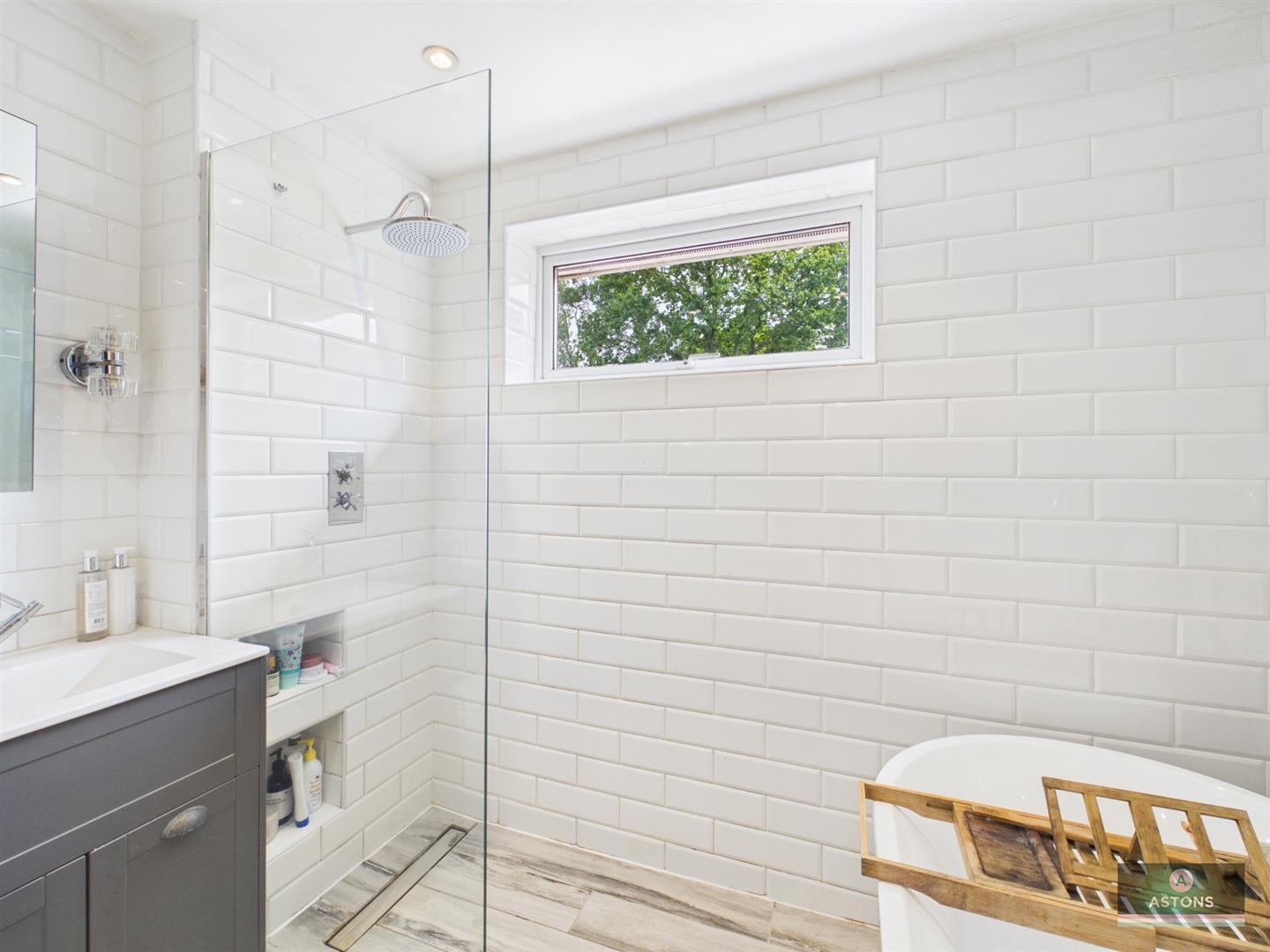 Woburn Road, Gossops Green Image 15