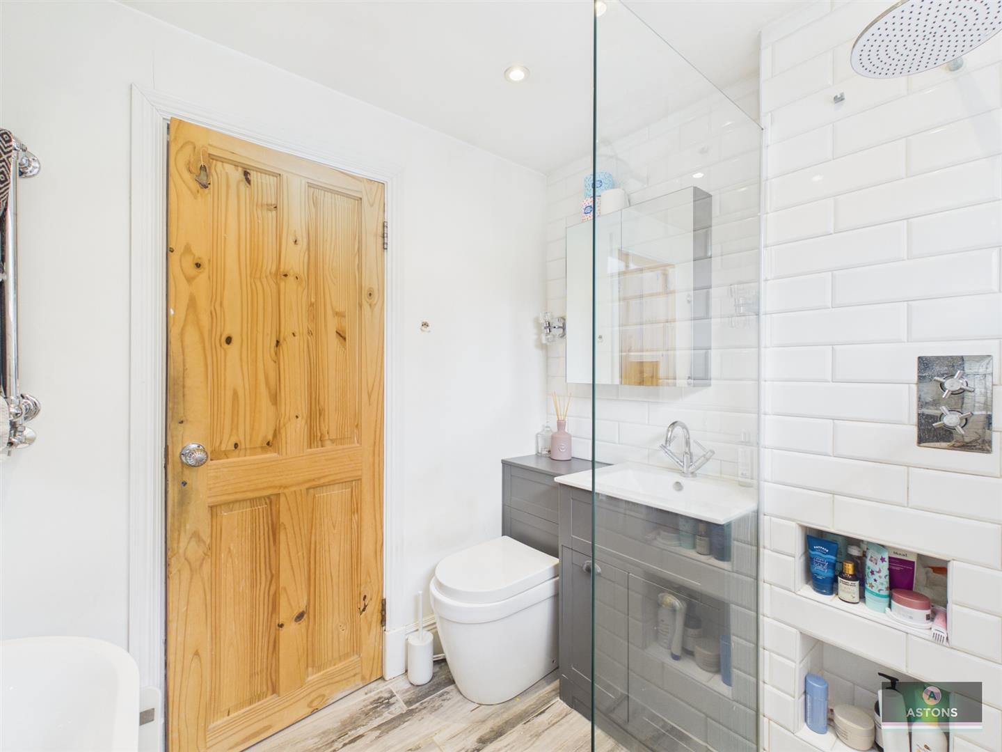 Woburn Road, Gossops Green Image 16