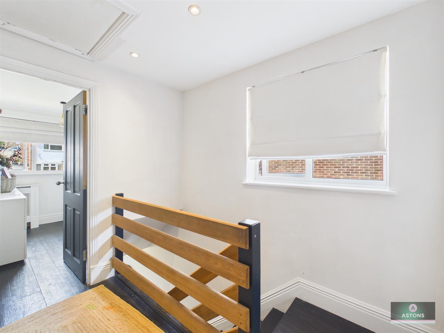 Woburn Road, Gossops Green Image 17
