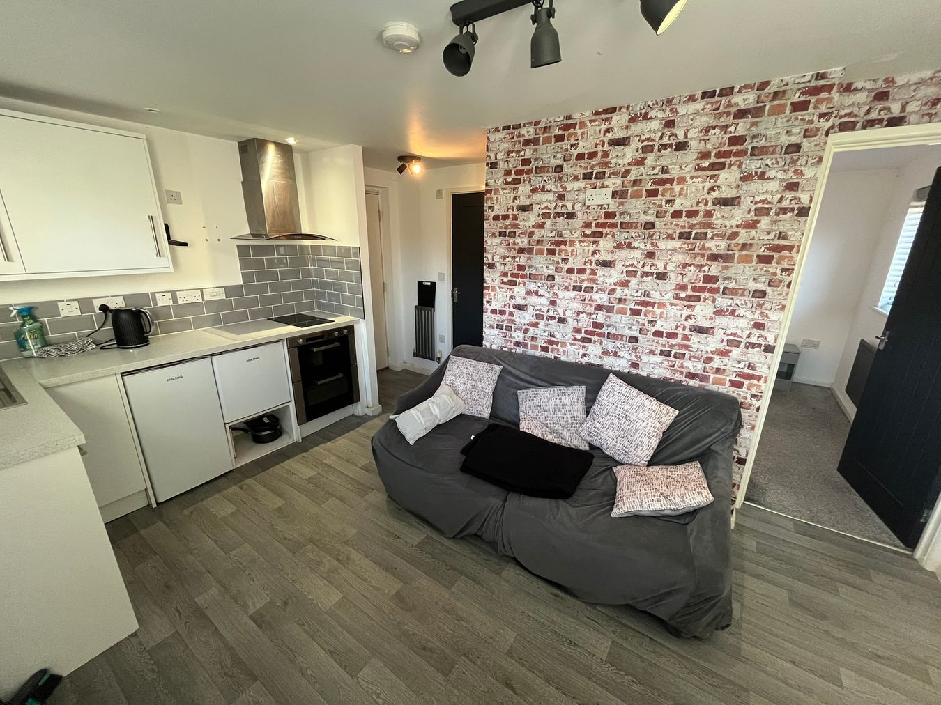 Follager Road, Willans Green, Rugby, CV21