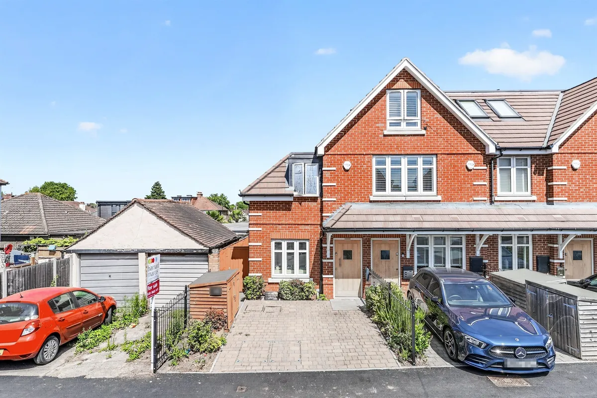 Florence Avenue, MORDEN