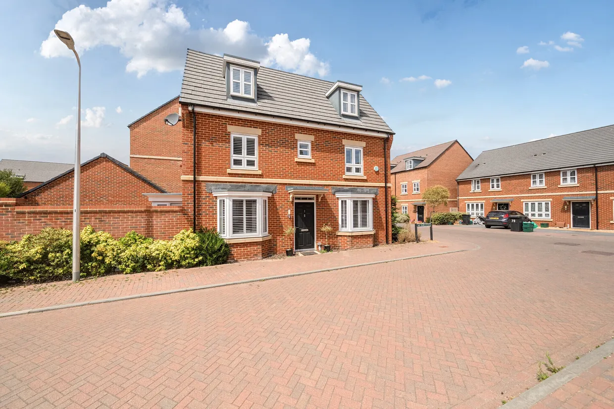 Fairstone, Newbury, RG14 photo 1