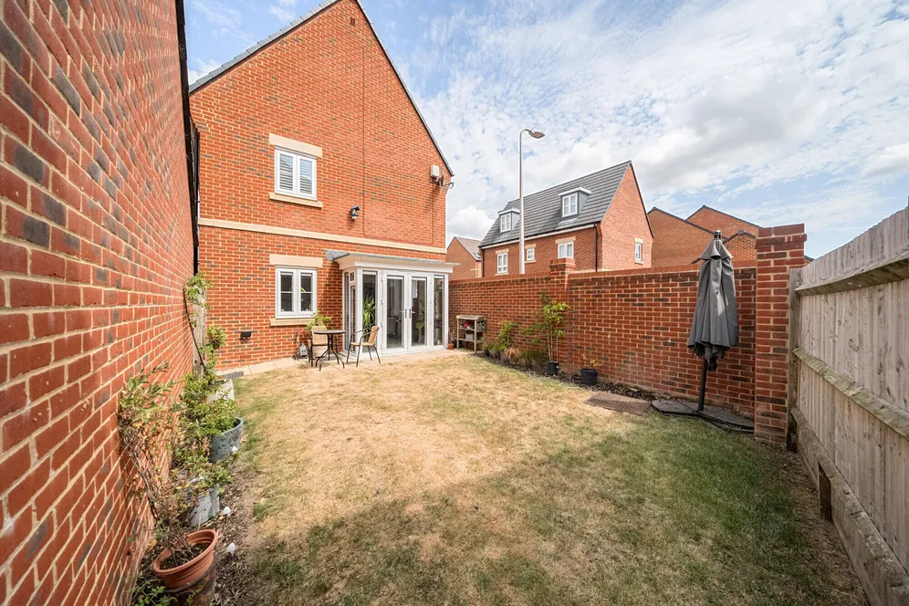 Fairstone, Newbury, RG14 photo 15