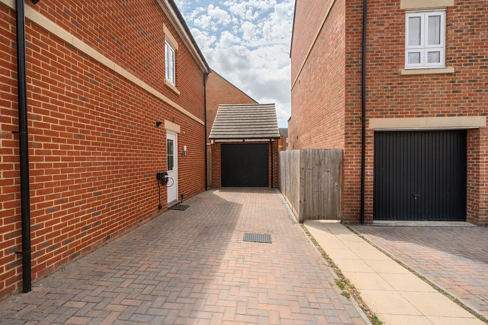 Fairstone, Newbury, RG14 photo 17