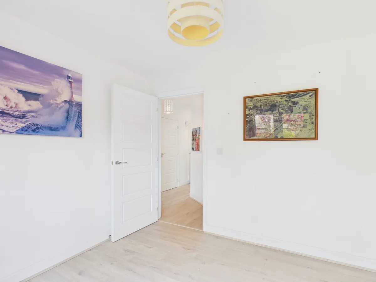 Clos Y Rheilffordd, Barry, CF62
