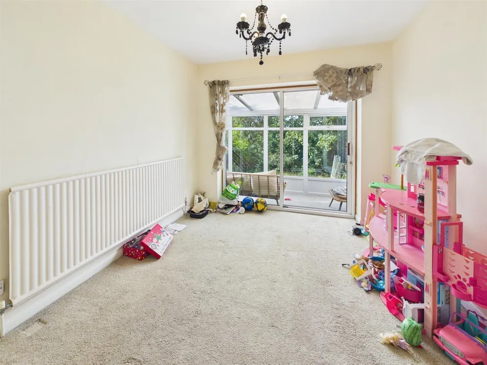 Property carousel item 5