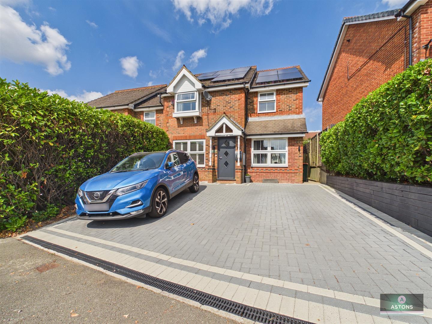 Milborne Road, Maidenbower, Crawley Image 1