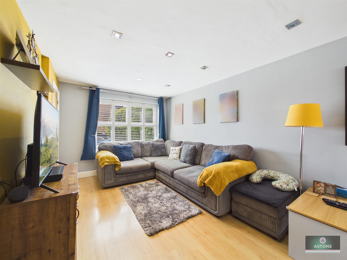 Milborne Road, Maidenbower, Crawley Image 6