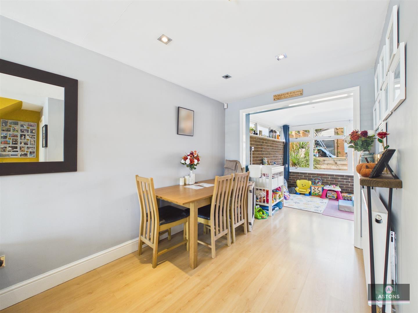 Milborne Road, Maidenbower, Crawley Image 9