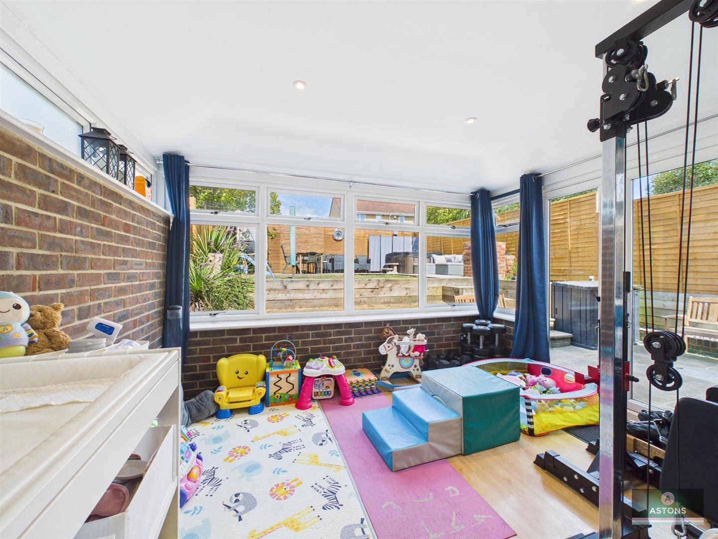 Milborne Road, Maidenbower, Crawley Image 10
