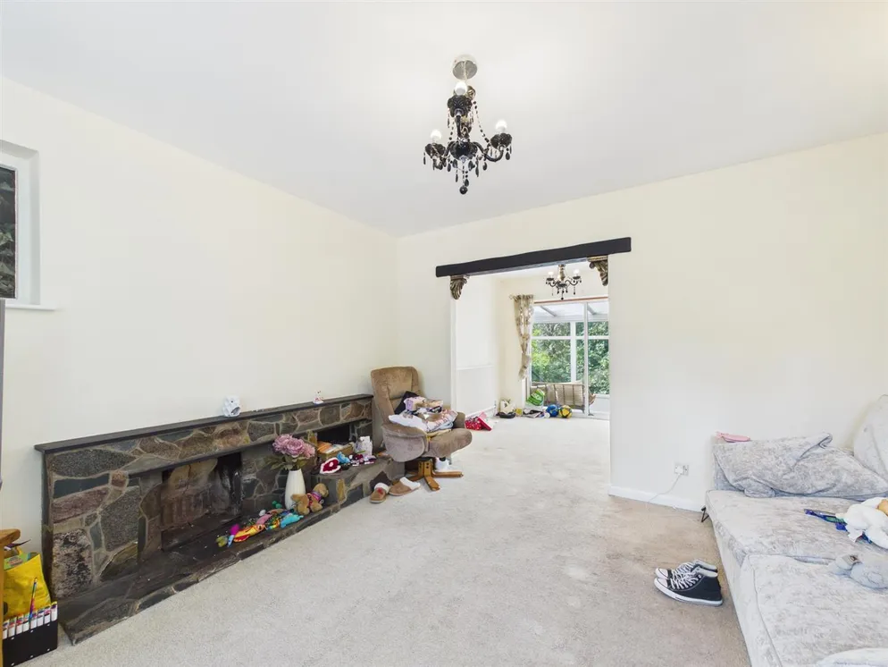 Property carousel item 4