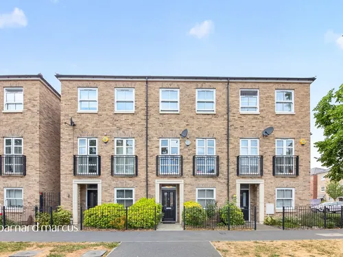 Lovegrove Way, Londonphoto