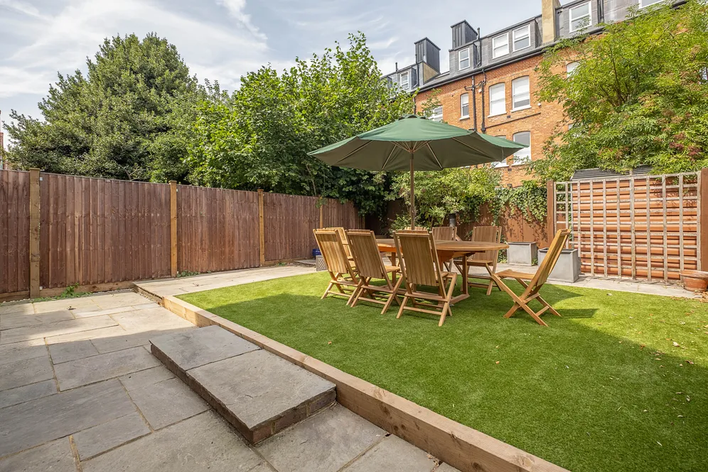 Compton Road, London, SW19 photo 21