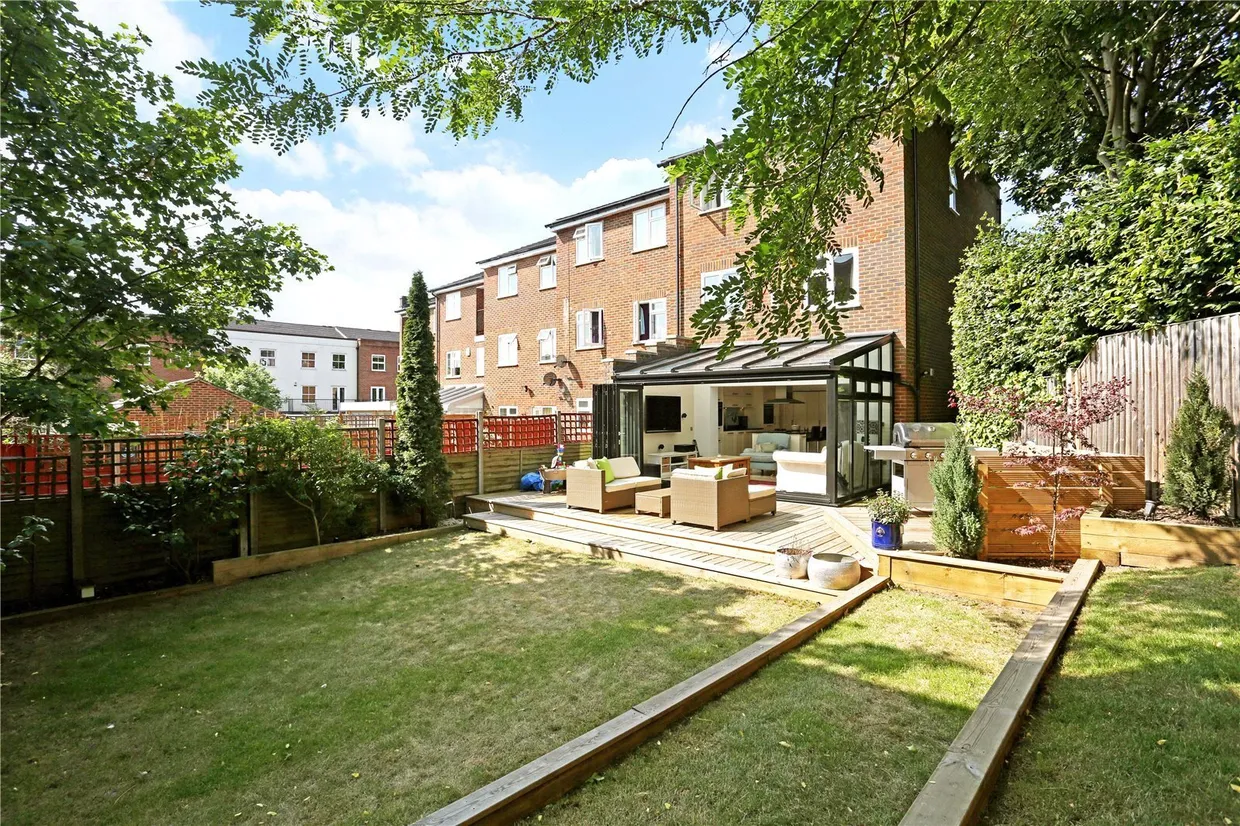 Southridge Place, LONDON, SW20 photo 1